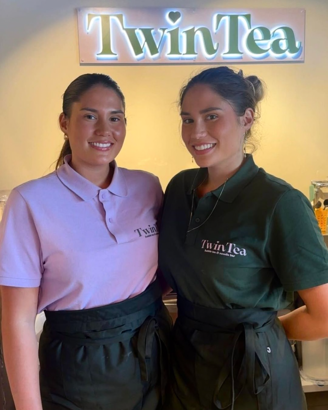 Sarah og Julie — tvillingene bak TwinTea